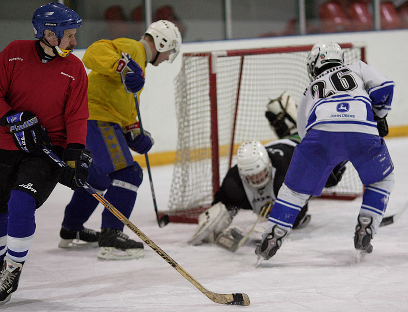 Harjunen lämmittää Ekkua!