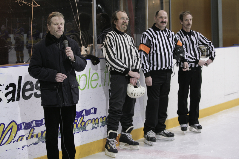 Lehtisen Jussi ja tuomarikolmikko!