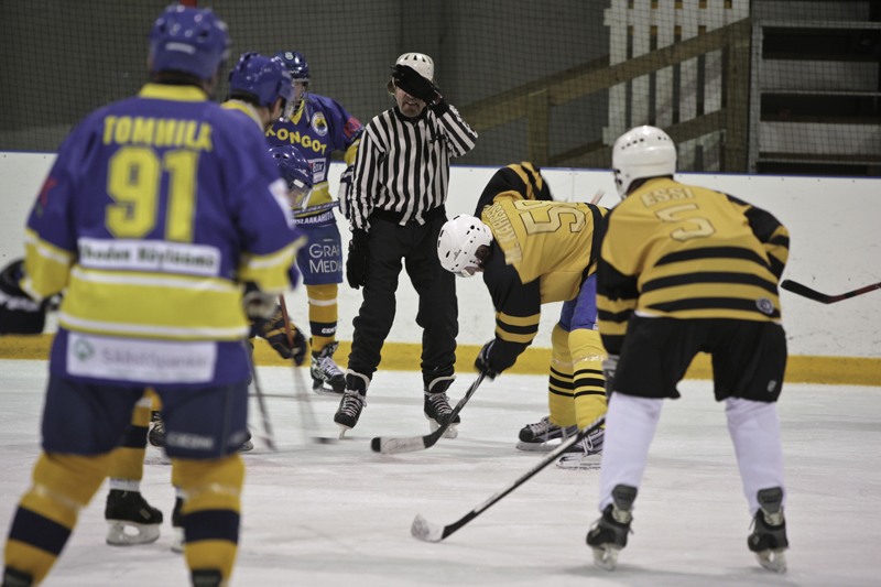 Seppo pyyhkii hikeä!