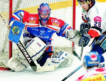 Tyrv��n Hasek ty�ntouhussa!