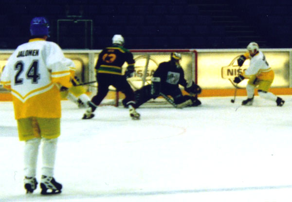 Timo M�kinen maalaa