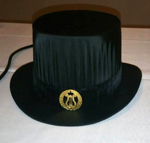 Tohtori Hietaniemen komea hattu!