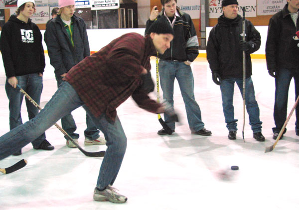 Kalrssonin Masa ampuu!