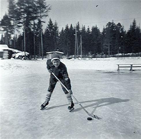 Hakoahon Erkki Varikon kent�ll�!