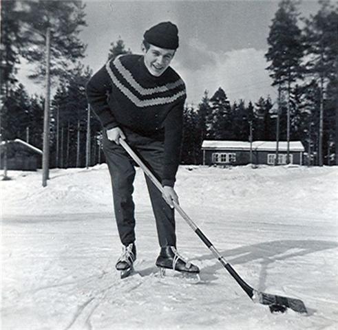 Hakoahon Lasse Varikon kent�ll�!