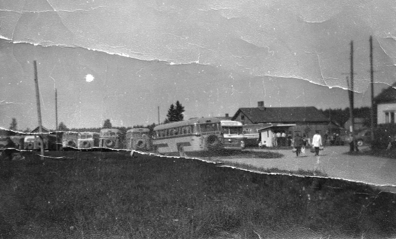 Katsojia tuotiin paikalle my�s busseilla!