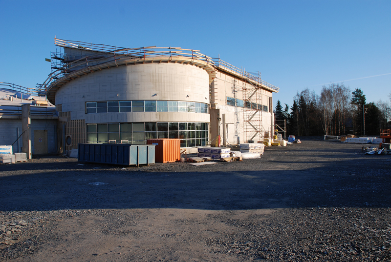 Lyytik�isen Henkan koto n�kyy radan takana oikealla!