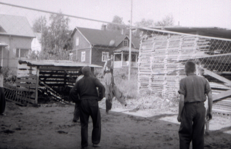 Pelit senkun jatkuu...