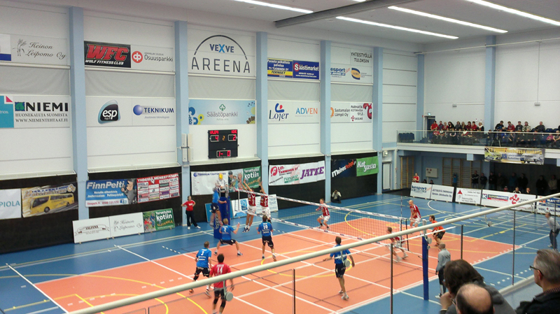 T�lt� se peli n�ytt�� takavasemmalta!